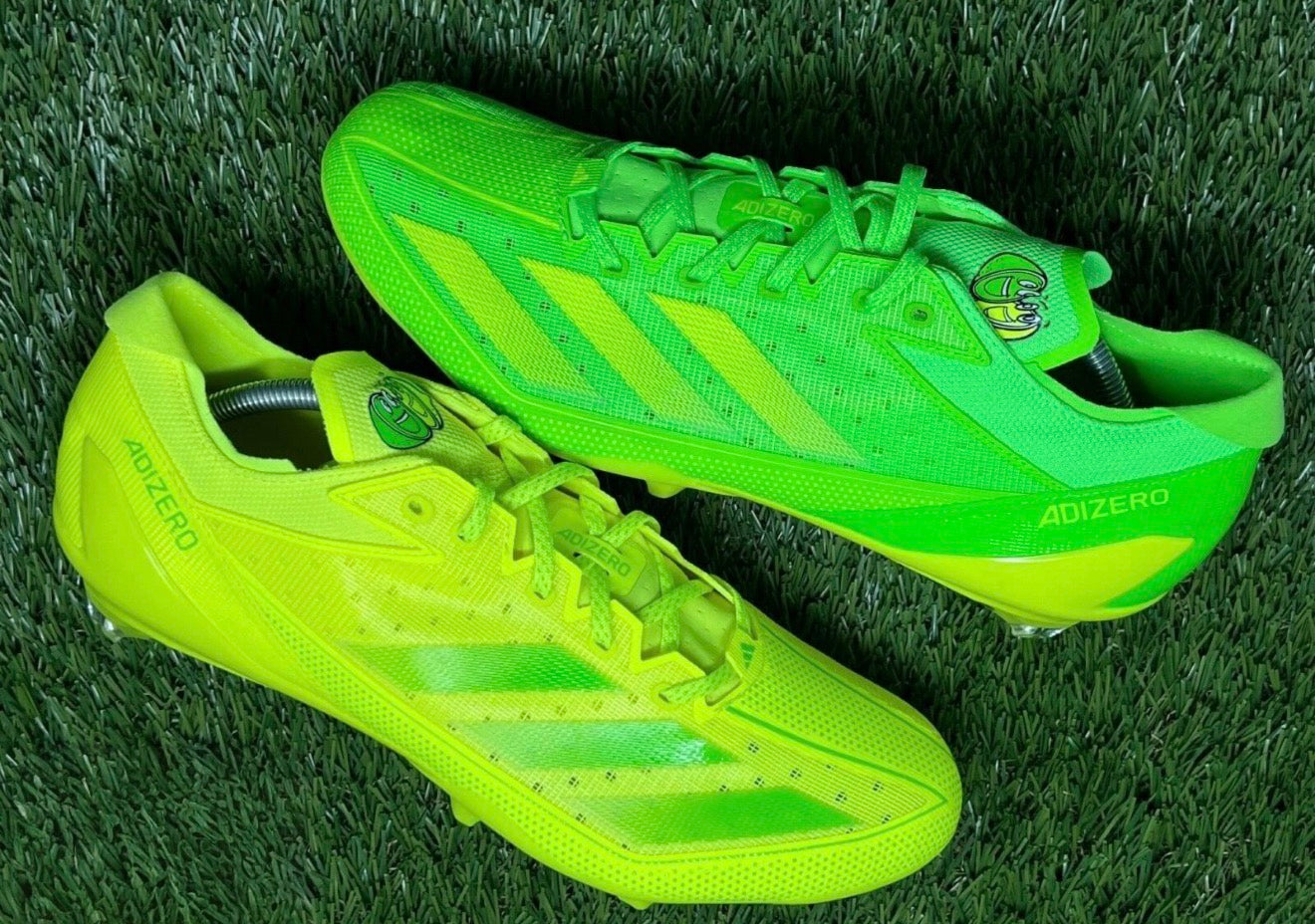 Electric Two “ Grinch “ Cleats 🌲