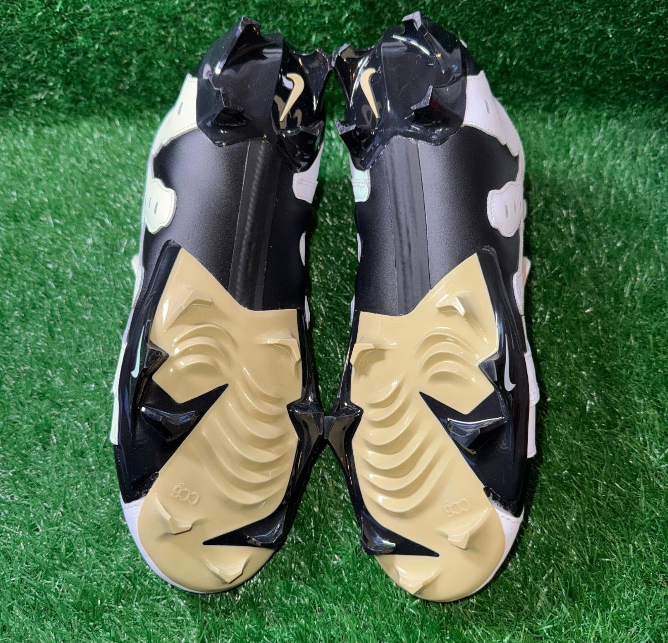 Diamond Turf Cleats 🤍