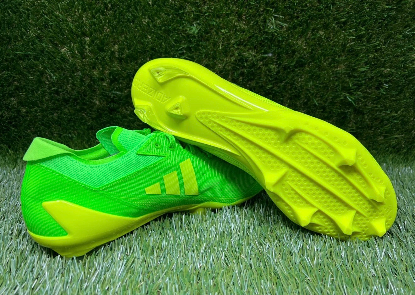 Electric Two “ Grinch “ Cleats 🌲