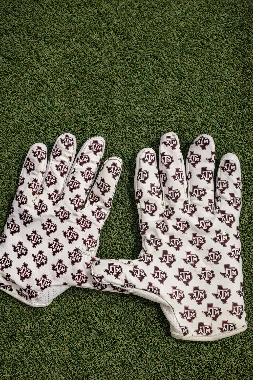 Texas A&M Gloves 🤍