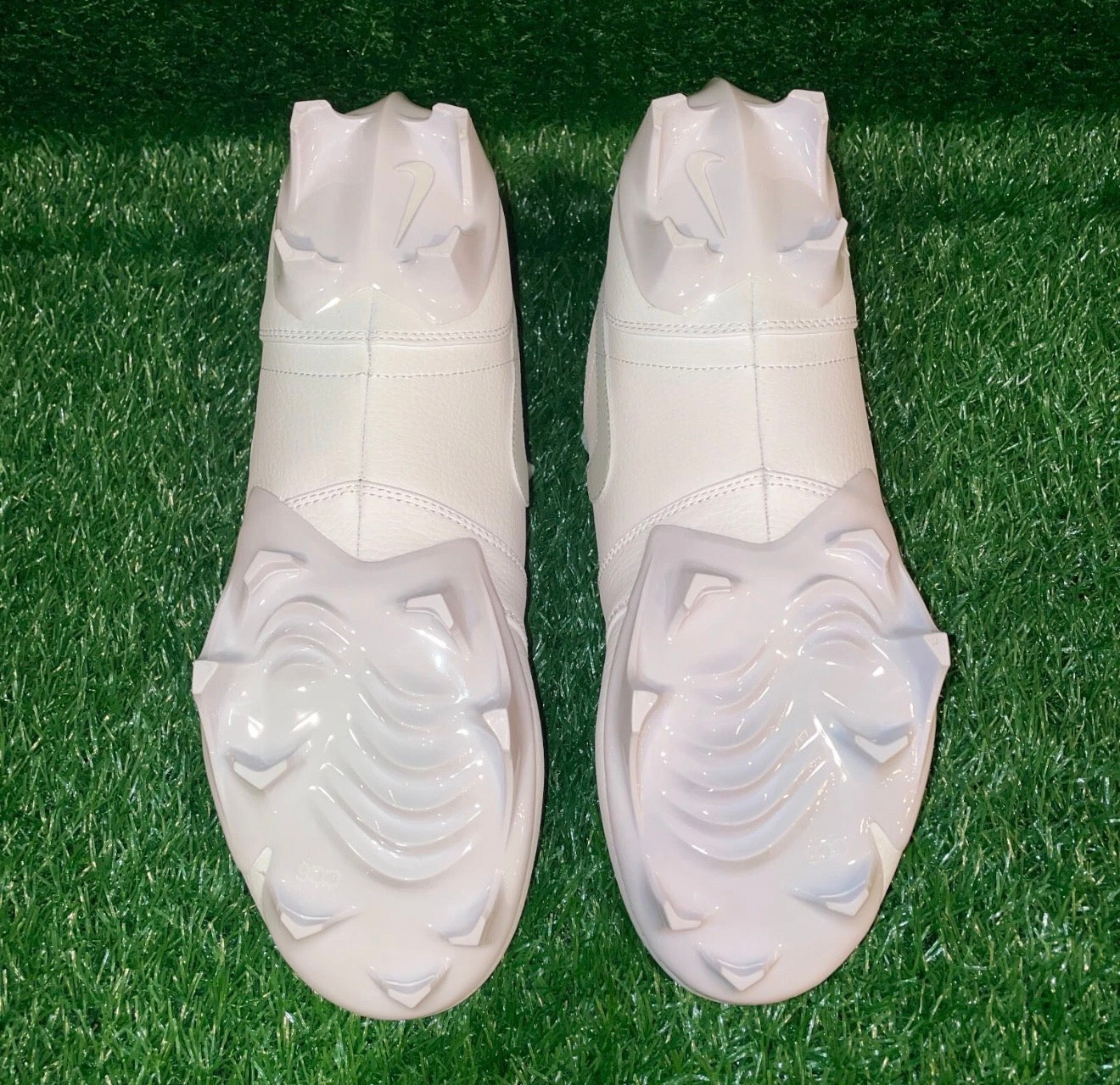 Aj Low Cleats 🤍