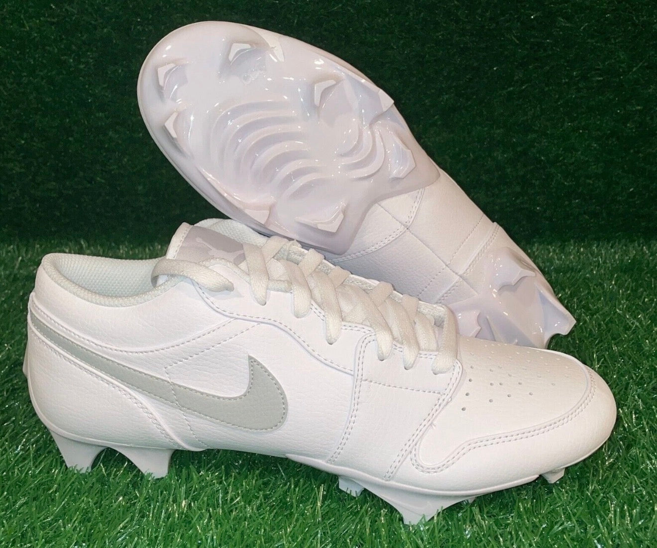 Aj Low Cleats 🤍