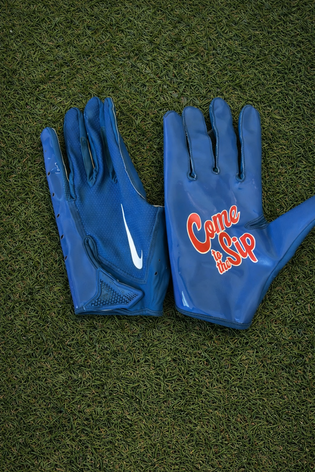 Ole Miss Gloves 🩵